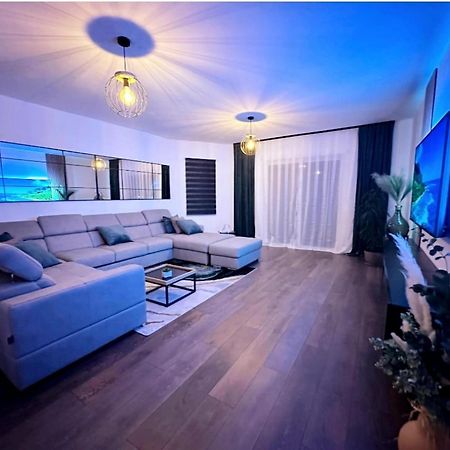 Holiday Home Chester With Heated Pool คาชเตลา ภายนอก รูปภาพ