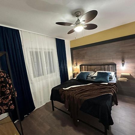 Holiday Home Chester With Heated Pool คาชเตลา ภายนอก รูปภาพ