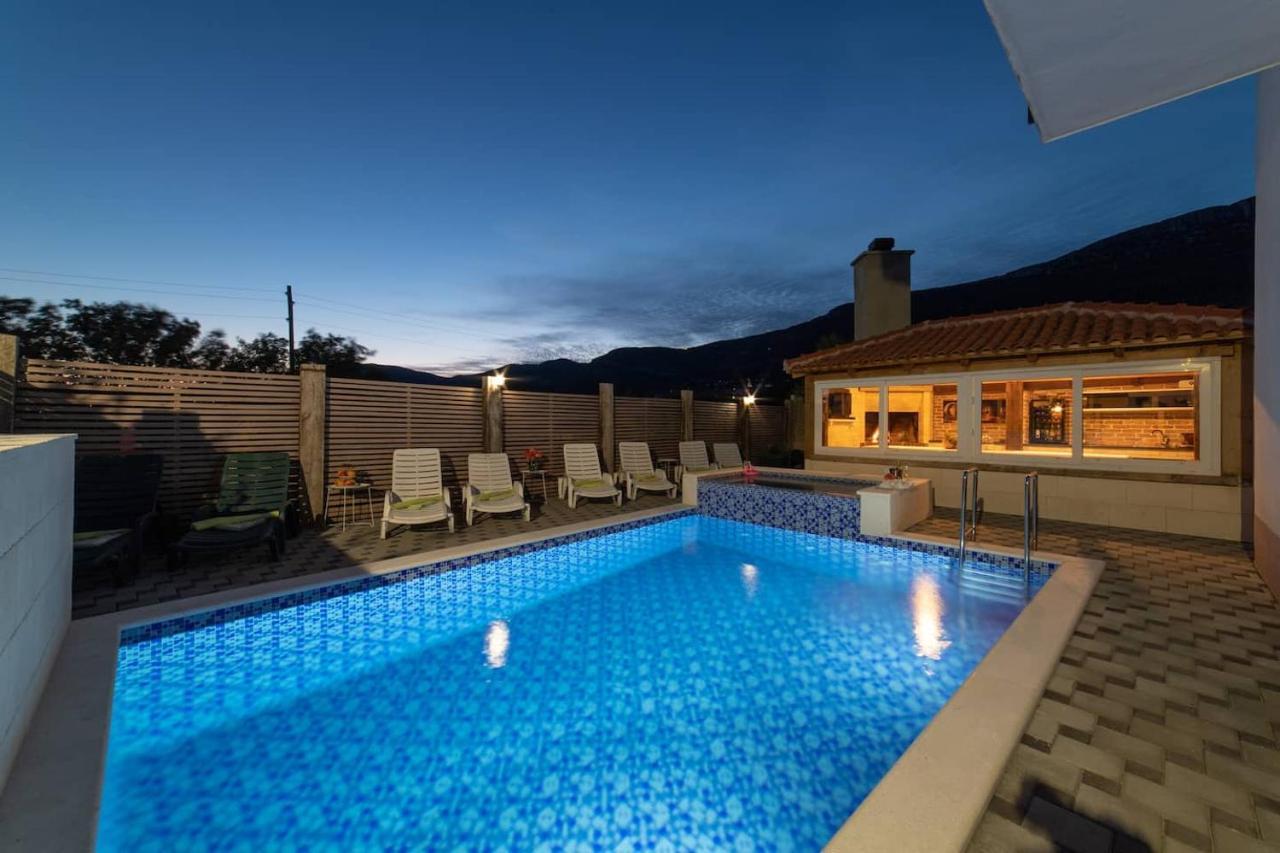 Holiday Home Chester With Heated Pool คาชเตลา ภายนอก รูปภาพ