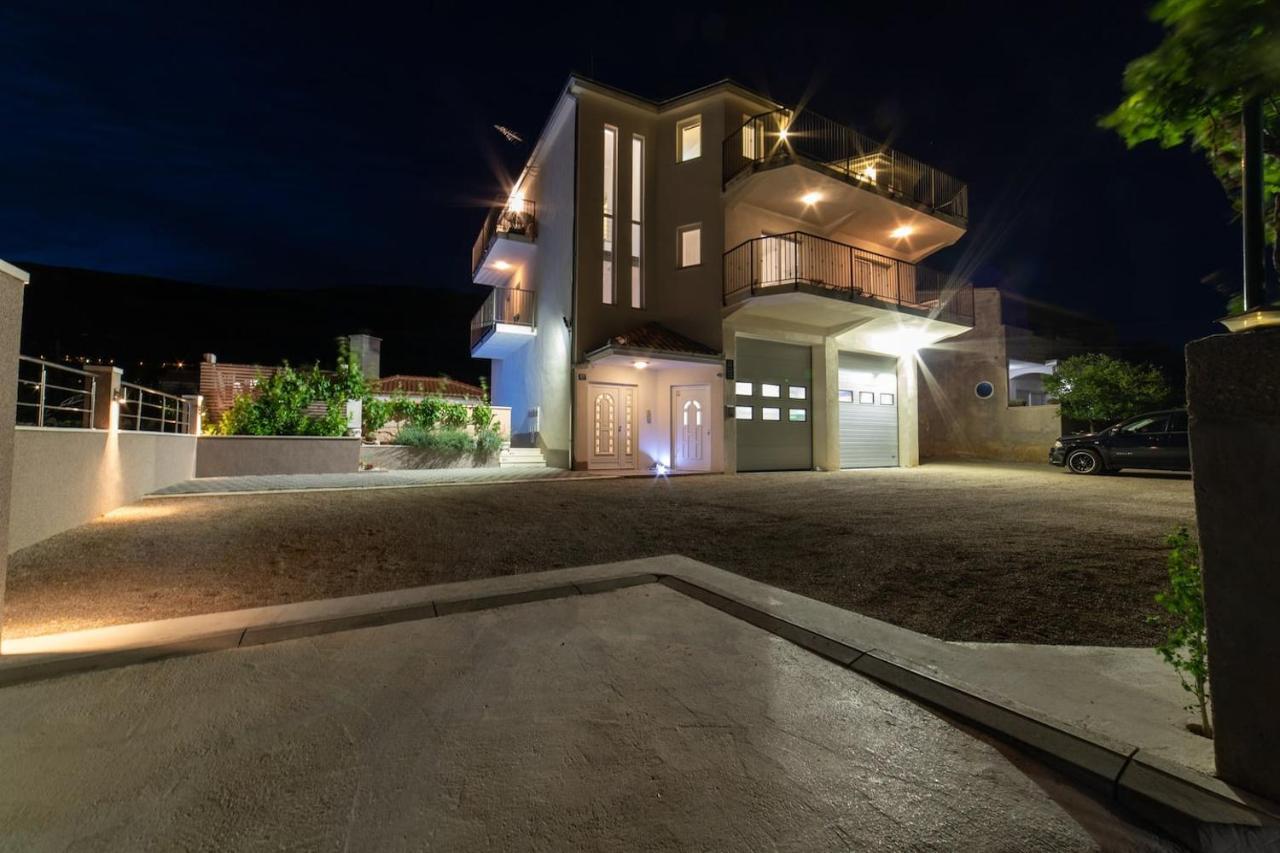Holiday Home Chester With Heated Pool คาชเตลา ภายนอก รูปภาพ