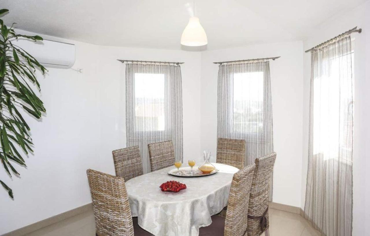 Holiday Home Chester With Heated Pool คาชเตลา ภายนอก รูปภาพ