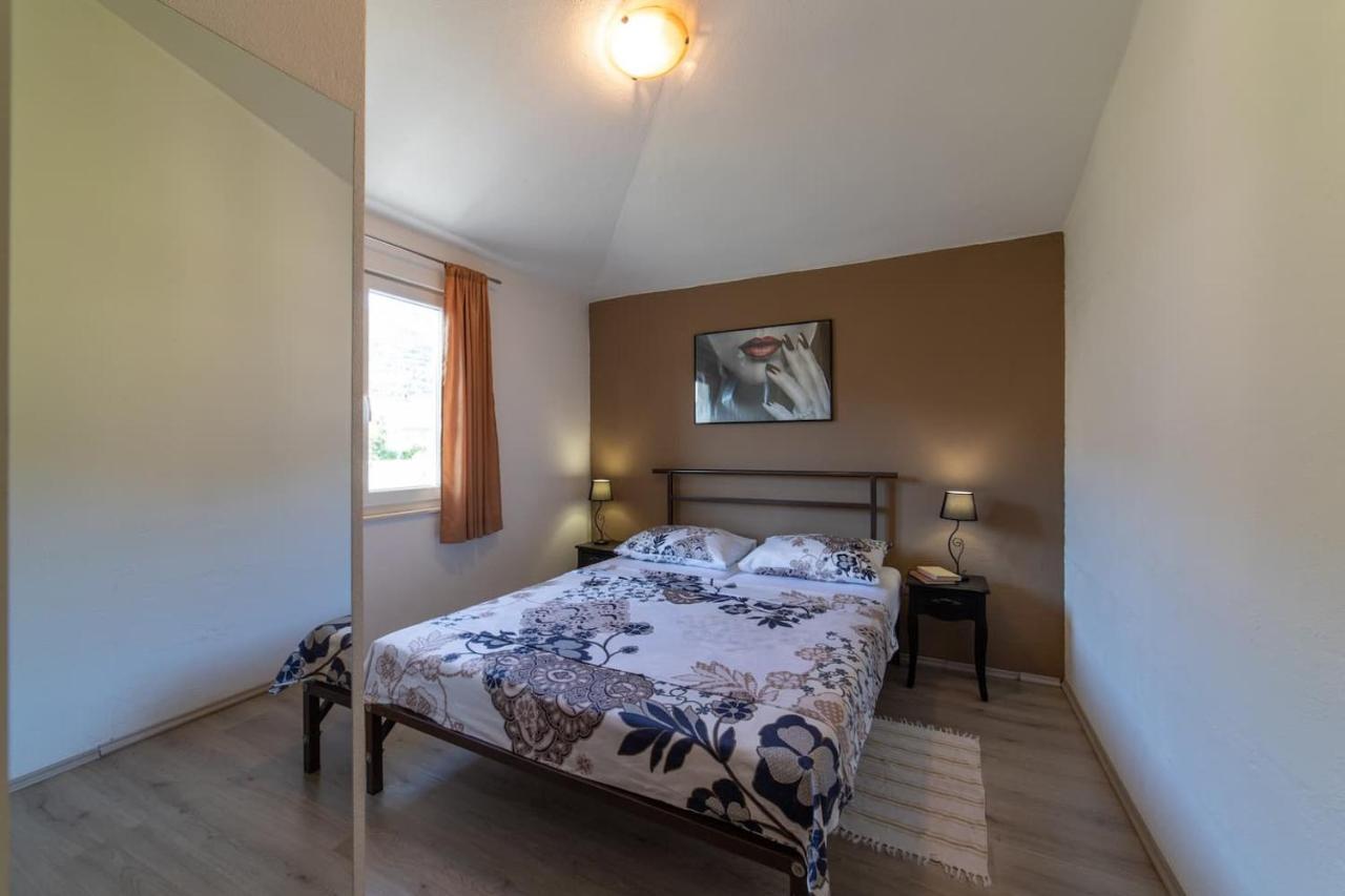 Holiday Home Chester With Heated Pool คาชเตลา ภายนอก รูปภาพ