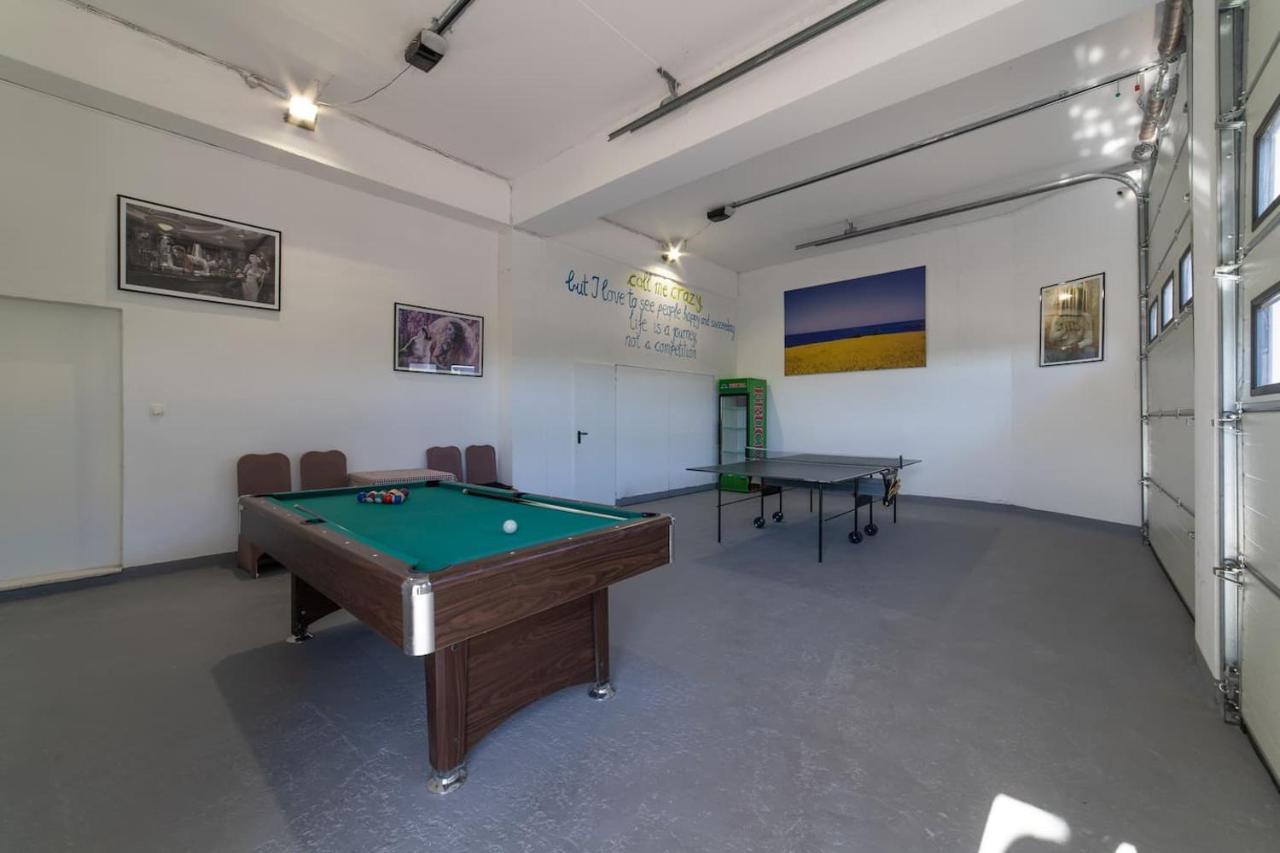 Holiday Home Chester With Heated Pool คาชเตลา ภายนอก รูปภาพ