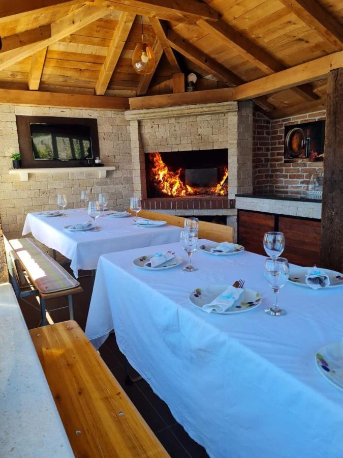 Holiday Home Chester With Heated Pool คาชเตลา ภายนอก รูปภาพ