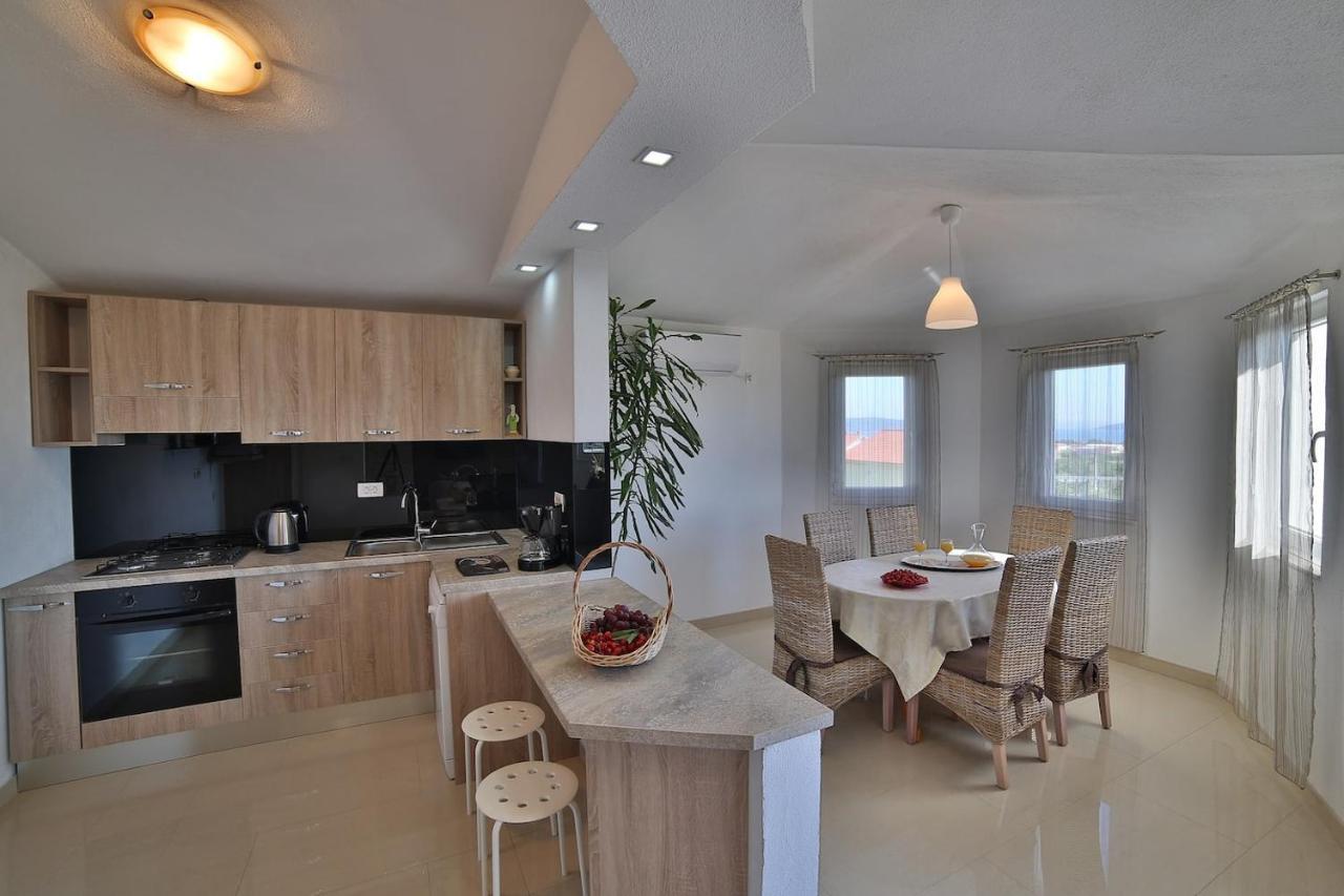 Holiday Home Chester With Heated Pool คาชเตลา ภายนอก รูปภาพ