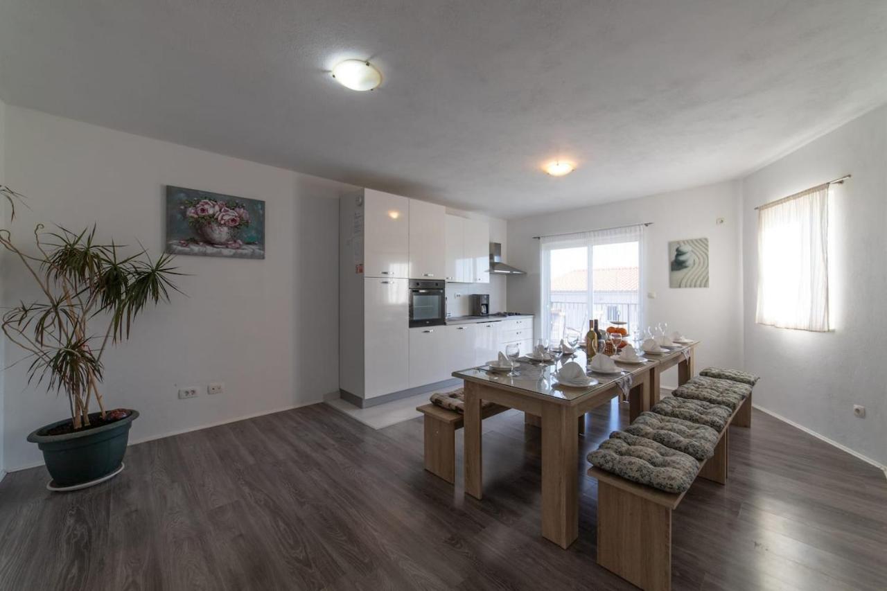 Holiday Home Chester With Heated Pool คาชเตลา ภายนอก รูปภาพ