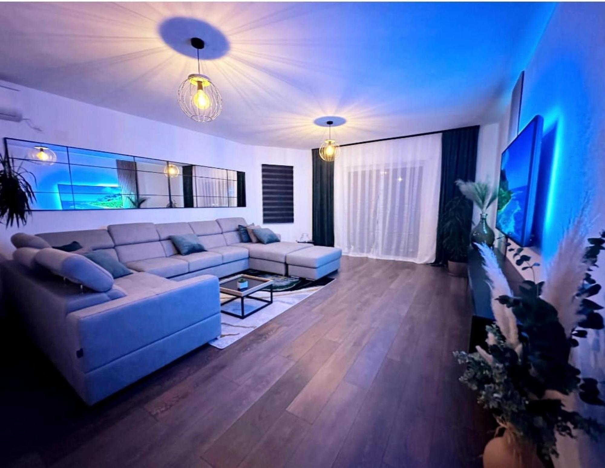 Holiday Home Chester With Heated Pool คาชเตลา ภายนอก รูปภาพ