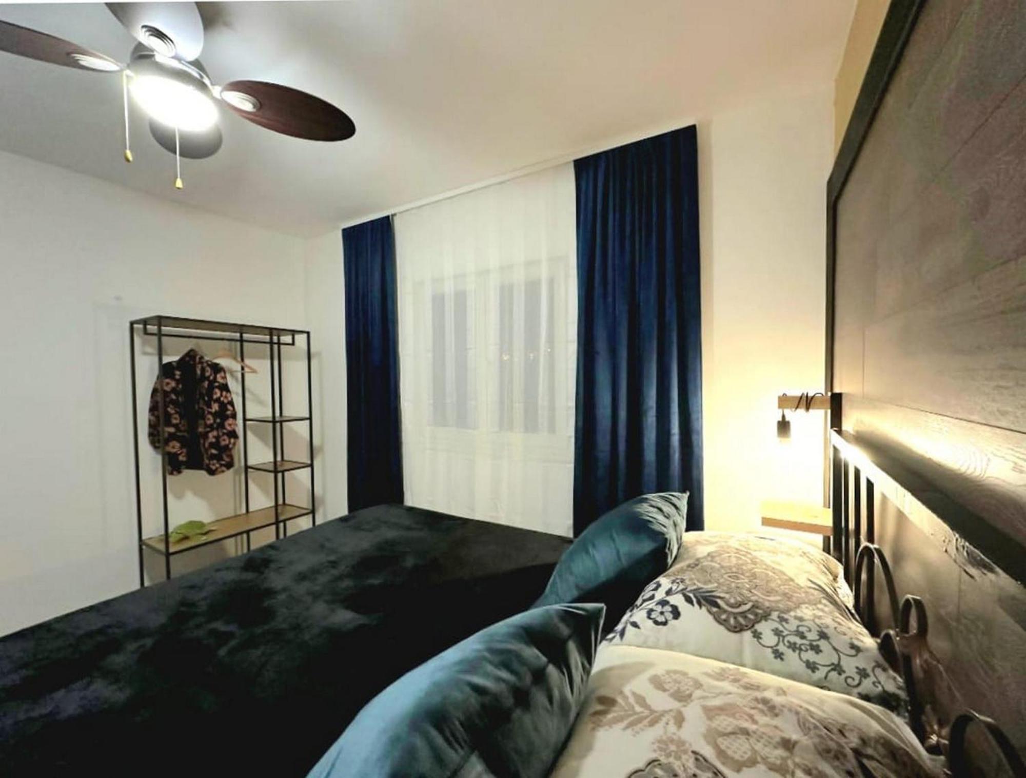 Holiday Home Chester With Heated Pool คาชเตลา ภายนอก รูปภาพ
