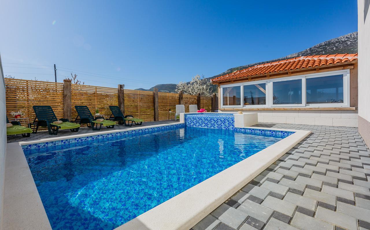 Holiday Home Chester With Heated Pool คาชเตลา ภายนอก รูปภาพ