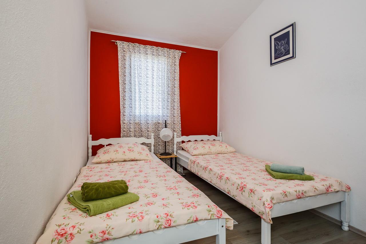 Holiday Home Chester With Heated Pool คาชเตลา ภายนอก รูปภาพ